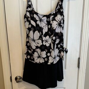 Le Cove Black and White Floral Tankini Swimsuit